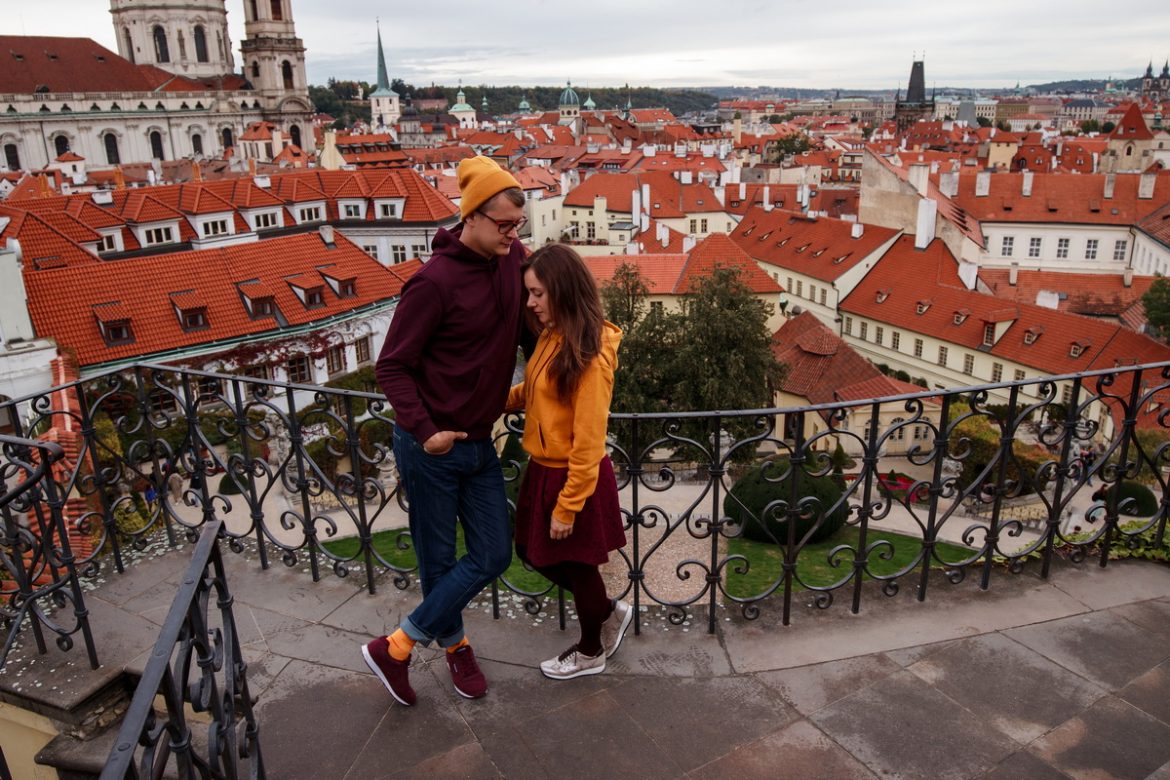 Autumn Couples Photo Shoot In Prague In The Vrtba Garden Alena Gurenchuk