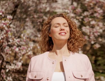 Bloom Before It’s Gone: Spring Magnolia Photoshoot in Prague